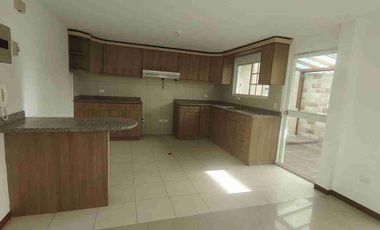 Alquiler casa valle de los chillos