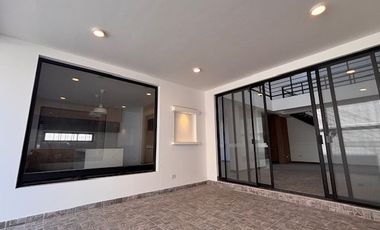 Casa Washington en renta en Lomas del Campanario IV