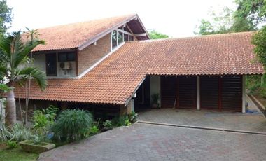 JUAL VILLA LUAS NYAMAN SIAP HUNI SIAP BISNIS SRONDOL BANYUMANIK SEMARANG