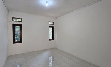 Disewakan Rumah Minimalis 2 Lantai siap Huni Lokasi strategis di Komplek Batununggal Indah Bandung