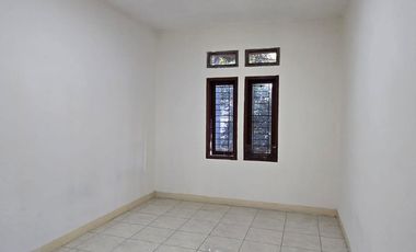 Disewakan Rumah Minimalis 2 Lantai siap Huni Lokasi strategis di Komplek Batununggal Indah Bandung