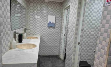 Disewakan ruko siap pakai di raya Taman pinang indah Sidoarjo Parkiran Luas