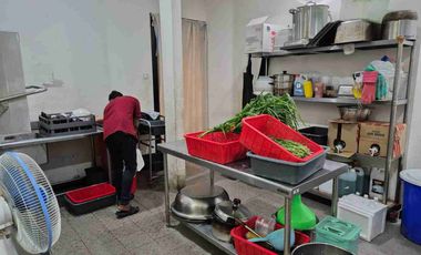 Disewakan ruko siap pakai di raya Taman pinang indah Sidoarjo Parkiran Luas