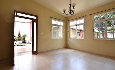 CASA EN VENTA, ¡¡OPORTUNIDAD!!   HOGAR MULTIGENERACIONAL DE UN SOLO NIVEL