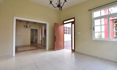CASA EN VENTA, ¡¡OPORTUNIDAD!!   HOGAR MULTIGENERACIONAL DE UN SOLO NIVEL