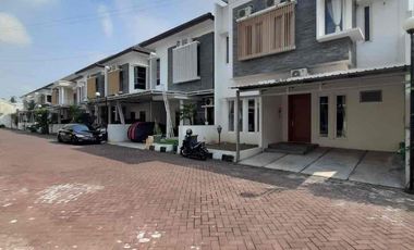 Disewakan Rumah di blakang Hotel Hyat Dalam Perumahan