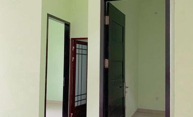 Rumah di kompleks Senteluk batu layar dekat Senggigi