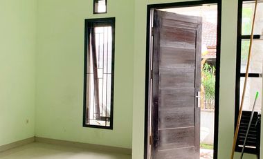 Rumah di kompleks Senteluk batu layar dekat Senggigi