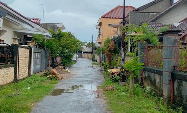 Rumah di kompleks Senteluk batu layar dekat Senggigi