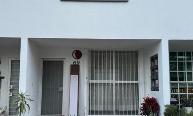 Casa en renta en El Fortín en condominio de 2 recámaras