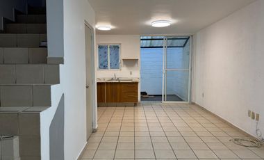 Casa en renta en El Fortín en condominio de 2 recámaras