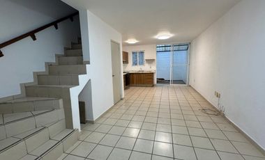 Casa en renta en El Fortín en condominio de 2 recámaras