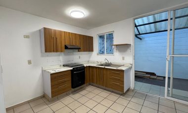 Casa en renta en El Fortín en condominio de 2 recámaras