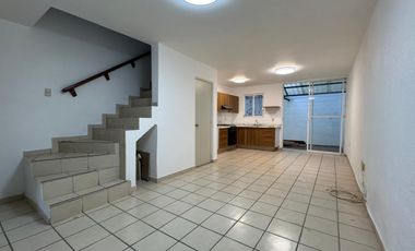 Casa en renta en El Fortín en condominio de 2 recámaras