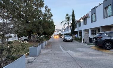 Casa en renta en El Fortín en condominio de 2 recámaras