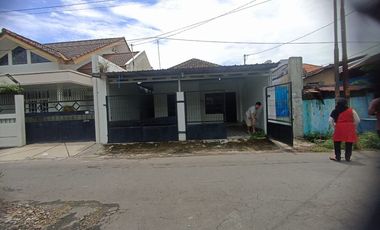 Rumah Luas Strategis Dijual/Sewa di Jl Merak Gilingan Banjarsari Surakarta