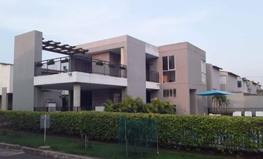 SE VENDE HERMOSA CASA DE DOS PISOS EN CONJUNTO RESIDENCIAL QUETZAL CIUDAD COUNTRY / JAMUNDI
