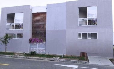 SE VENDE HERMOSA CASA DE DOS PISOS EN CONJUNTO RESIDENCIAL QUETZAL CIUDAD COUNTRY / JAMUNDI