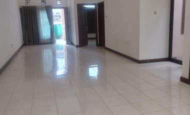 Rumah Luas Strategis Disewakan di Jajar Laweyan Surakarta (lokasi super strategis)