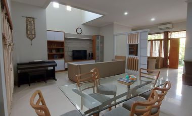 Hunian 2 Lantai Siap Huni di dalam Perumahan Nyaman dan Asri