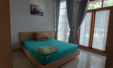 Hunian 2 Lantai Siap Huni di dalam Perumahan Nyaman dan Asri