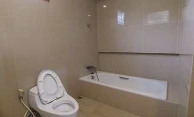 Hunian 2 Lantai Siap Huni di dalam Perumahan Nyaman dan Asri