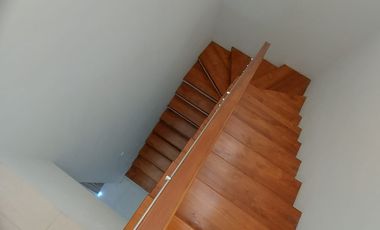 Hunian 2 Lantai Siap Huni di dalam Perumahan Nyaman dan Asri