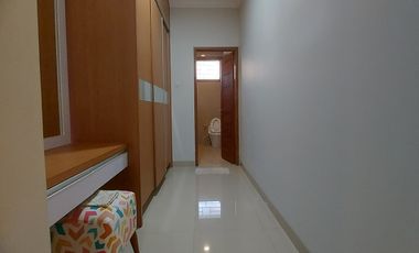 Hunian 2 Lantai Siap Huni di dalam Perumahan Nyaman dan Asri