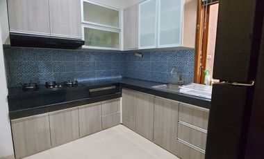 Hunian 2 Lantai Siap Huni di dalam Perumahan Nyaman dan Asri