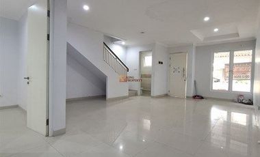 Dekat Pondok Indah & Bintaro, Disewakan Rumah Green Permata Olive 2,5 Lantai Luas 200m unfurnished Rapi Bersih, Pesanggrahan Jakarta Selatan