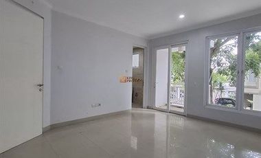 Dekat Pondok Indah & Bintaro, Disewakan Rumah Green Permata Olive 2,5 Lantai Luas 200m unfurnished Rapi Bersih, Pesanggrahan Jakarta Selatan