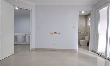 Dekat Pondok Indah & Bintaro, Disewakan Rumah Green Permata Olive 2,5 Lantai Luas 200m unfurnished Rapi Bersih, Pesanggrahan Jakarta Selatan