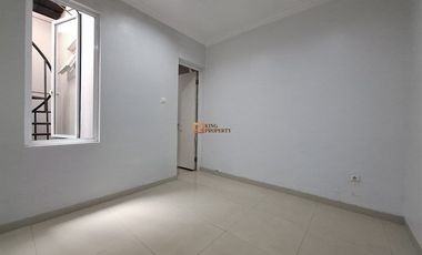 Dekat Pondok Indah & Bintaro, Disewakan Rumah Green Permata Olive 2,5 Lantai Luas 200m unfurnished Rapi Bersih, Pesanggrahan Jakarta Selatan