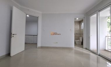 Dekat Pondok Indah & Bintaro, Disewakan Rumah Green Permata Olive 2,5 Lantai Luas 200m unfurnished Rapi Bersih, Pesanggrahan Jakarta Selatan