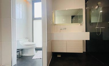 Available Now!! Modern luxury, spacious 2bedroom, 2bathroom, 120sqm condo in the heart of Nimmanhiem Road, Soi 6, at the Nimmana Condo.
