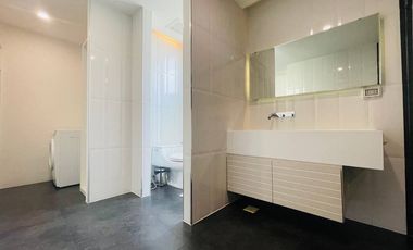 Available Now!! Modern luxury, spacious 2bedroom, 2bathroom, 120sqm condo in the heart of Nimmanhiem Road, Soi 6, at the Nimmana Condo.