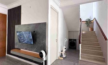 Rumah Cantik Semi Furnished di Victoria Valley BSB City