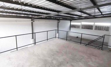 Di sewa kan gudang gandeng 2 unit luas 324 m2 lahan 500 m2 ada mezanin akses fuso / tronton di harapan indah bekasi