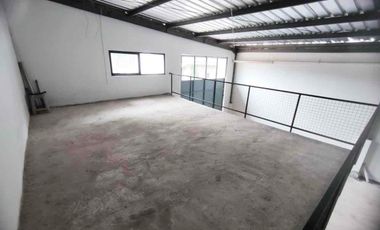 Di sewa kan gudang gandeng 2 unit luas 324 m2 lahan 500 m2 ada mezanin akses fuso / tronton di harapan indah bekasi