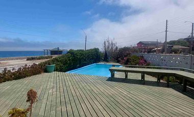 Excelente Propiedad  primera linea vista la mar en Algarrobo.