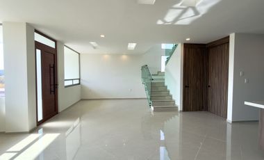 CASA EN VENTA PACHUCA, A 5 MIN DE EXPLANADA, 3 HABITACIONES, ROOF GARDEN.