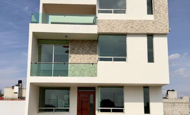 CASA EN VENTA PACHUCA, A 5 MIN DE EXPLANADA, 3 HABITACIONES, ROOF GARDEN.