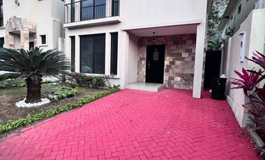 En Alquiler linda casa en Urb Bosques de la Costa, frente a Pto Azul