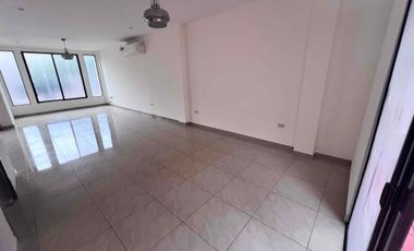 En Alquiler linda casa en Urb Bosques de la Costa, frente a Pto Azul