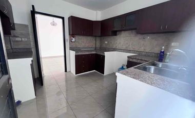 En Alquiler linda casa en Urb Bosques de la Costa, frente a Pto Azul