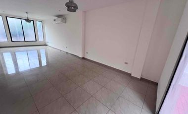 En Alquiler linda casa en Urb Bosques de la Costa, frente a Pto Azul