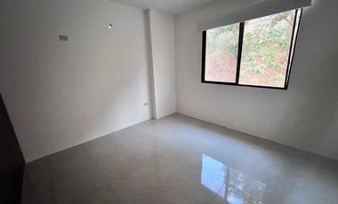 En Alquiler linda casa en Urb Bosques de la Costa, frente a Pto Azul