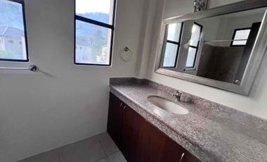 En Alquiler linda casa en Urb Bosques de la Costa, frente a Pto Azul