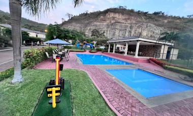 En Alquiler linda casa en Urb Bosques de la Costa, frente a Pto Azul