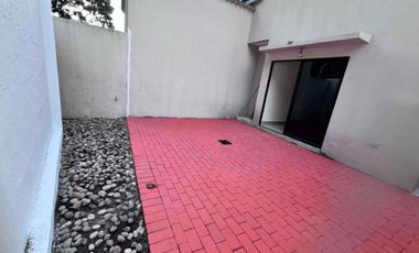 En Alquiler linda casa en Urb Bosques de la Costa, frente a Pto Azul